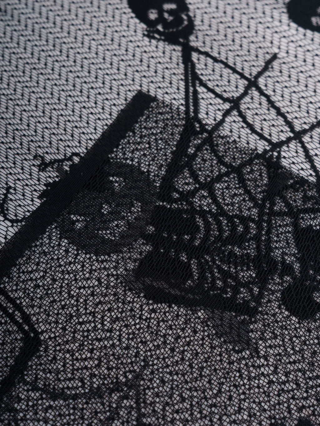 Halloween Black Skeleton Lace Tablecloth Decoration for Living Room, Bedroom, Night Terror Atmosphere